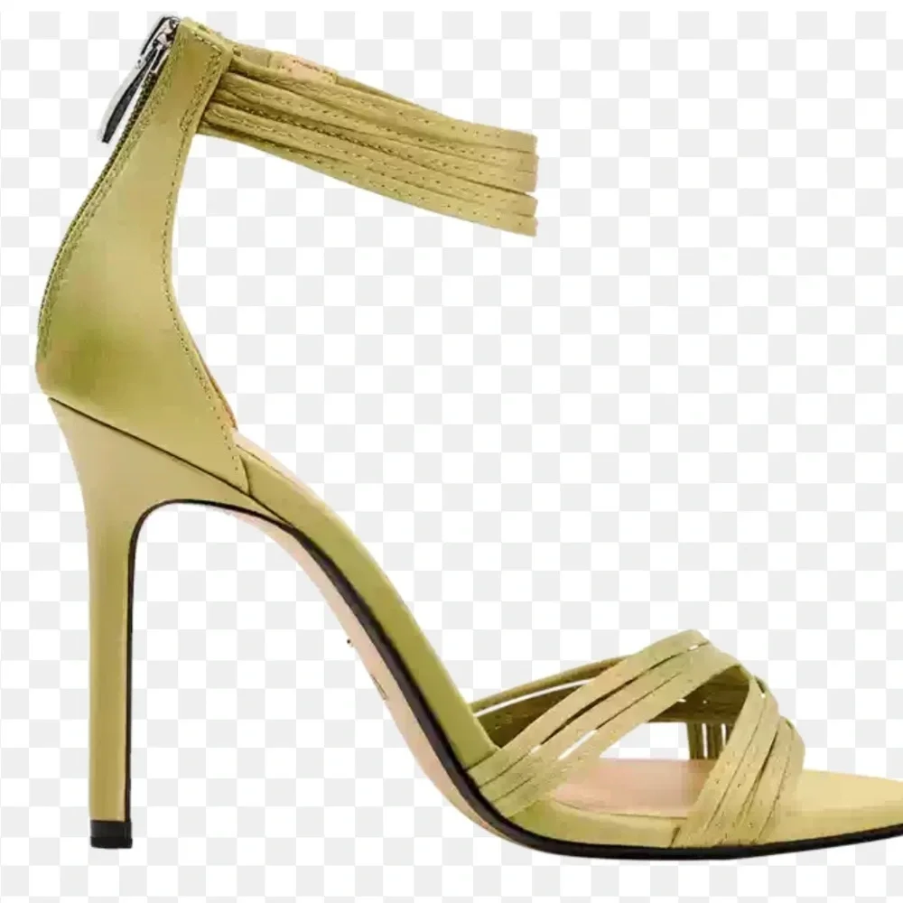 VIRAL NEW ! ZARA Vacation LEATHER SANDALS SIZE 7.5
🚨FIRM PRICE NO DISCOUNT - Picture 3 of 5